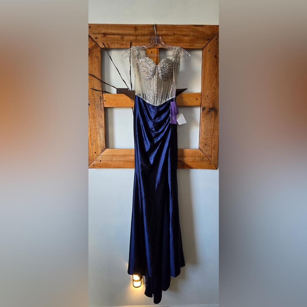 Elegant navy blue prom dress
